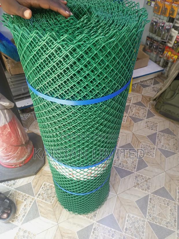 Plastic Chicken Mesh 1m By 25m - main view