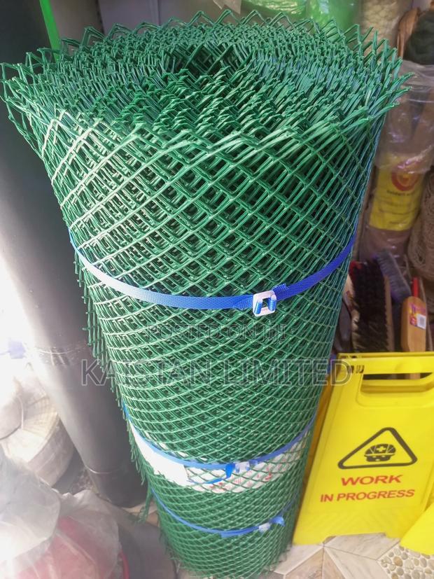 Plastic Chicken Mesh 1m By 25m - main view