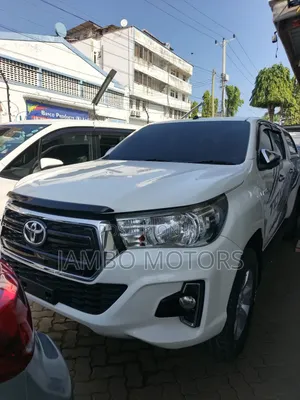Toyota Hilux Revo Double Cab Deisel 2.8 AWD 2019 White