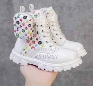Girls Lv Boots With a Removeable Pouch Size 25-36