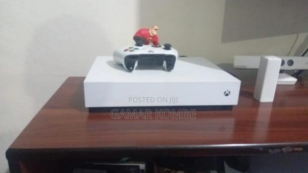 Xbox One S - thumbnail 3