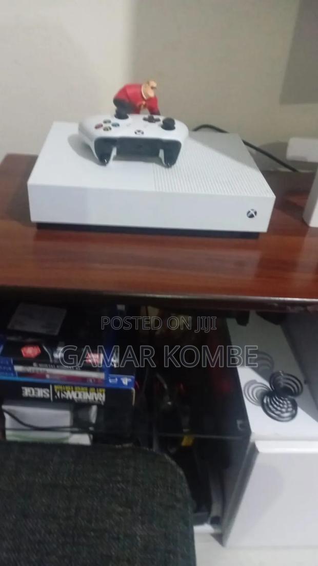 Xbox One S - thumbnail 4