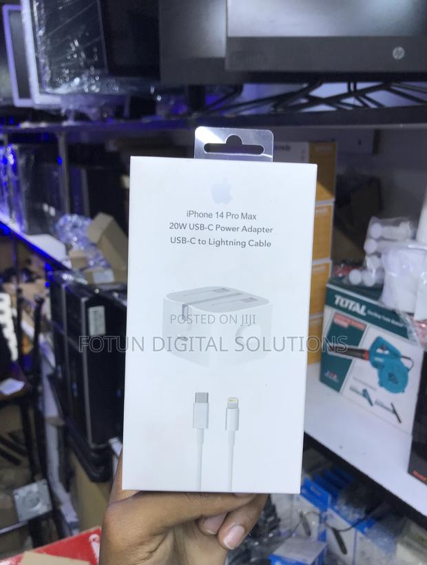 20w Usb-C Charger for iPhone 14 Pro Max - Compact Travel Set - main view