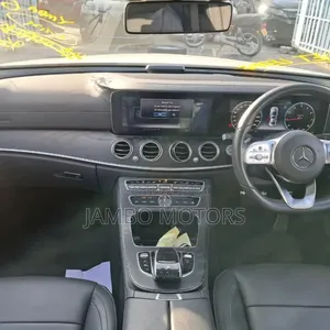 Mercedes-Benz E300 2019 White