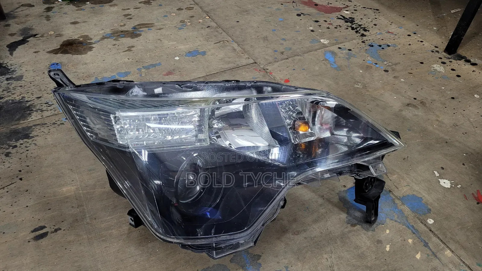 Toyota Spade Headlights
