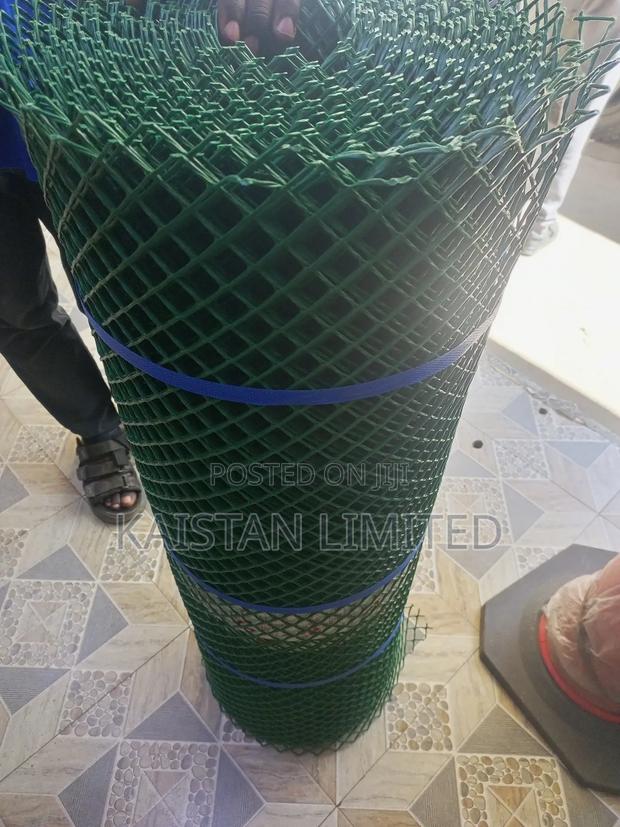 Plastic Chicken Wire 1m By 25m - thumbnail 2