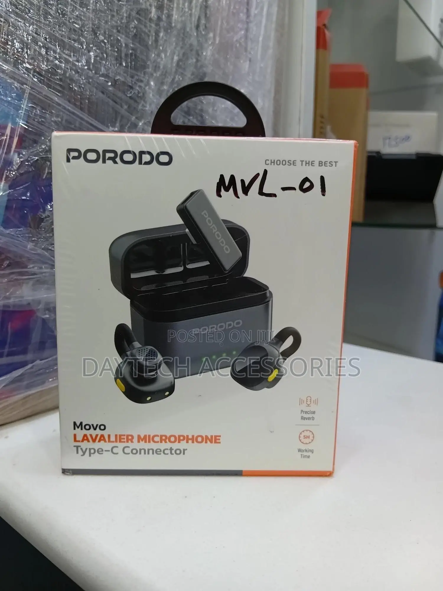 Porodo Movo MVL-01 Wireless Microphone With a Type-C Connector.