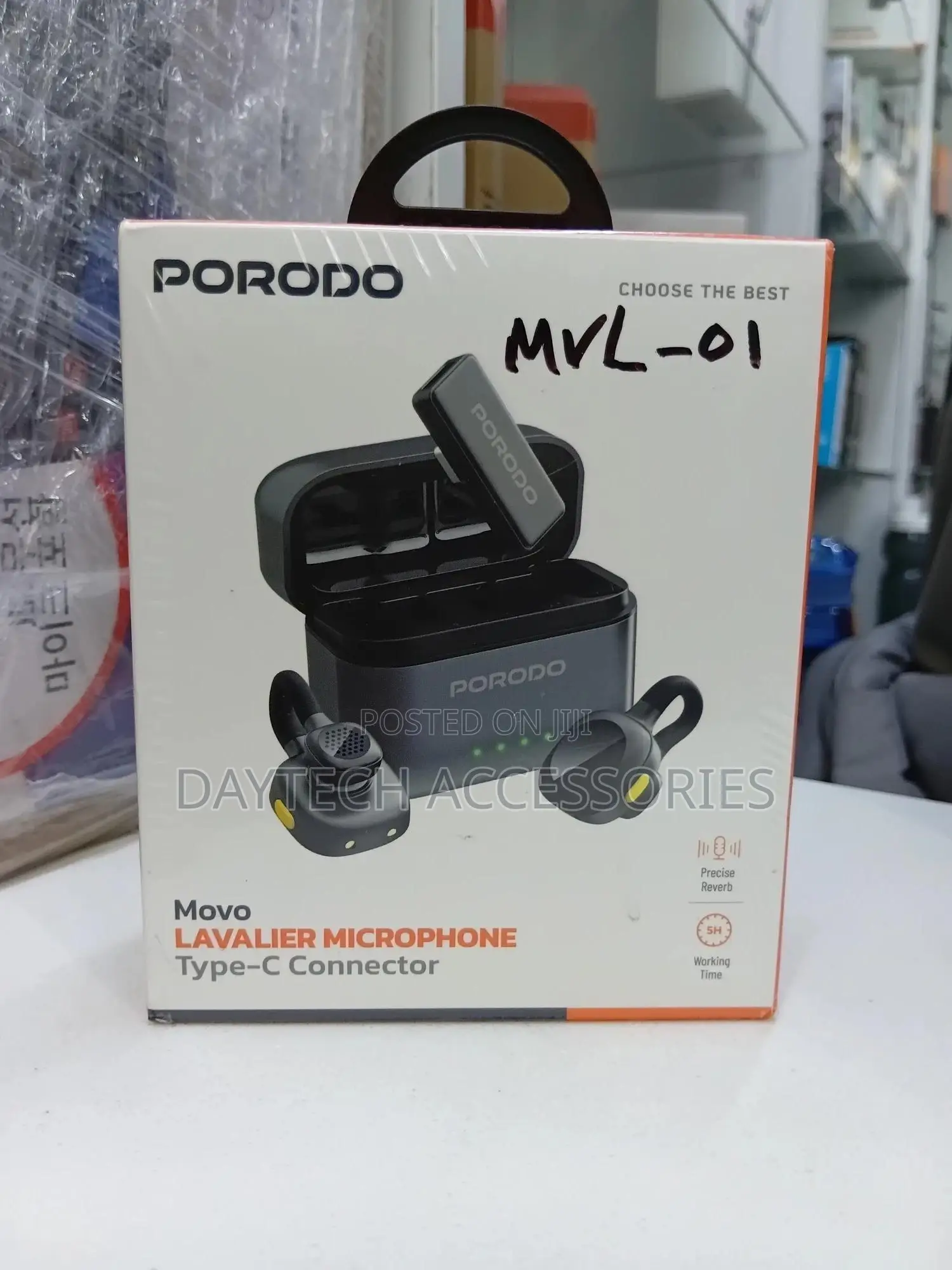 Porodo Movo MVL-01 Wireless Microphone With a Type-C Connector.