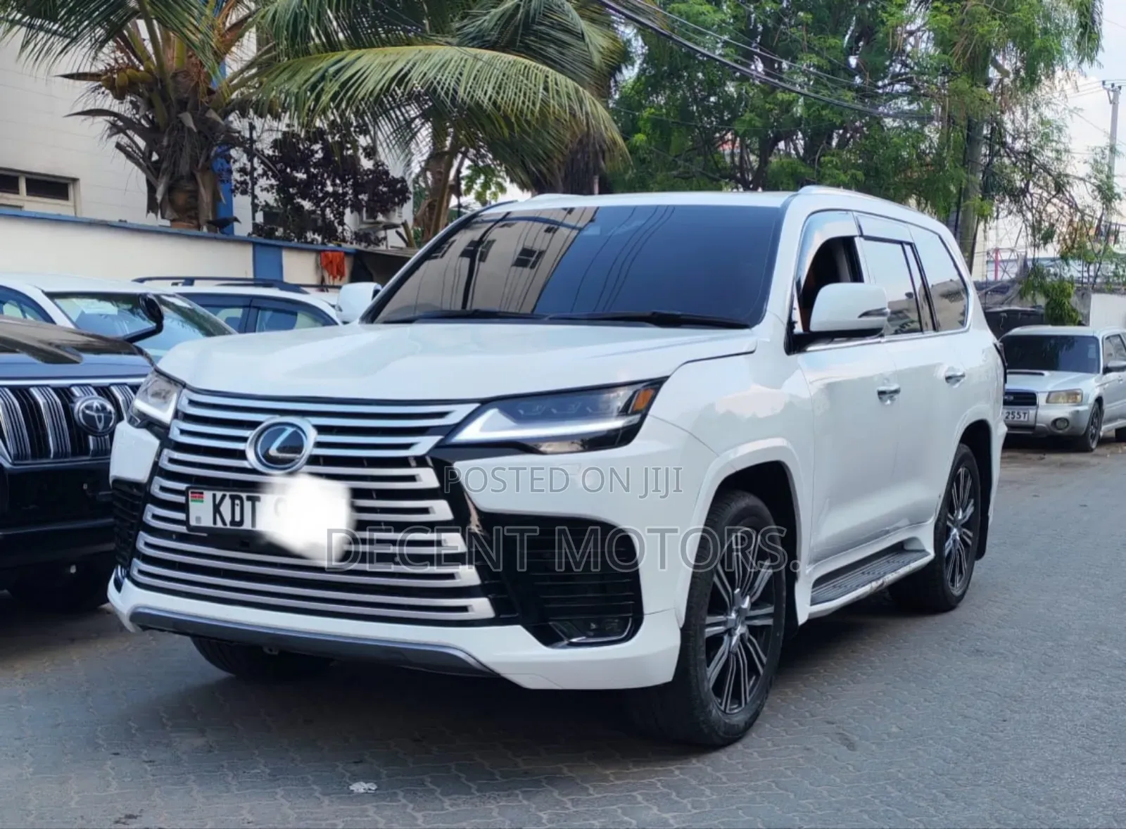 Lexus LX 570 (5 seats) AWD 2017 White