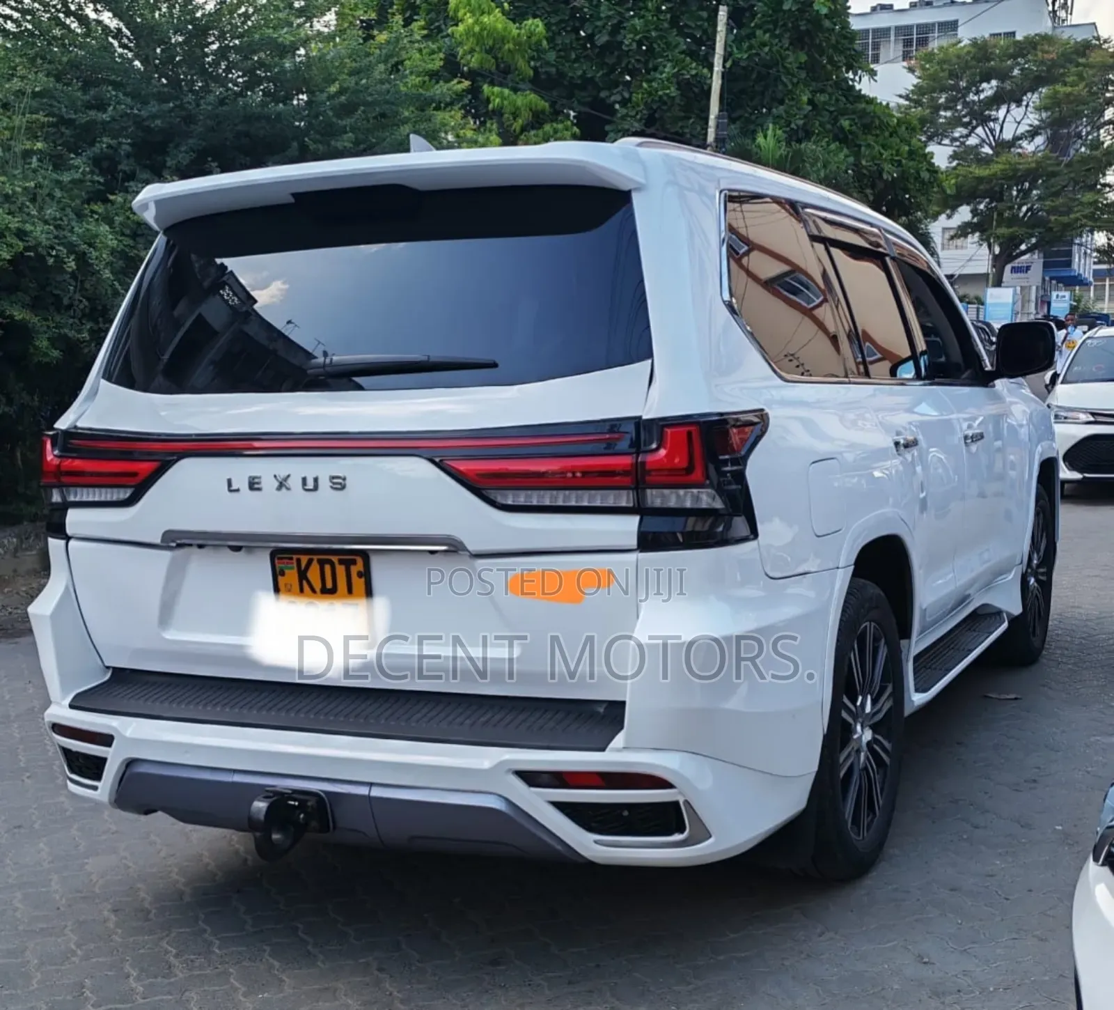 Lexus LX 570 (5 seats) AWD 2017 White