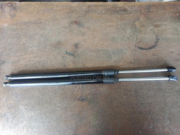 Lexus Rx450h Boot Shocks - thumbnail 2
