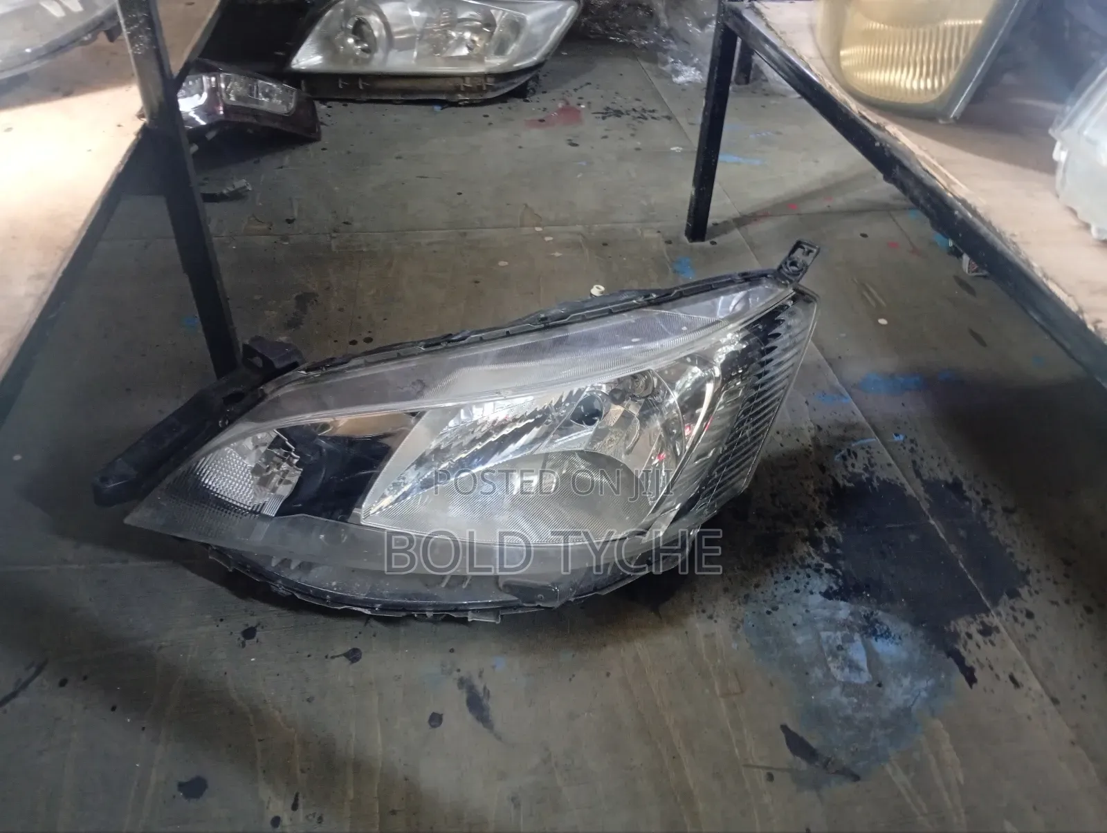 Nv 200 Headlight
