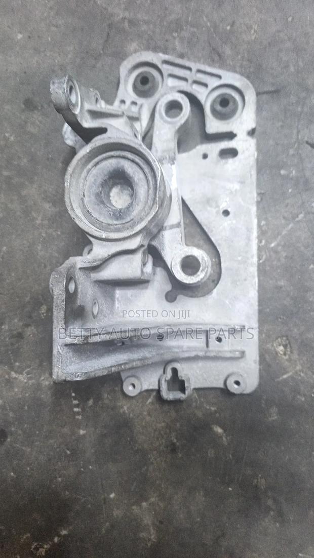 Nissan Lafesta Engine Mountain