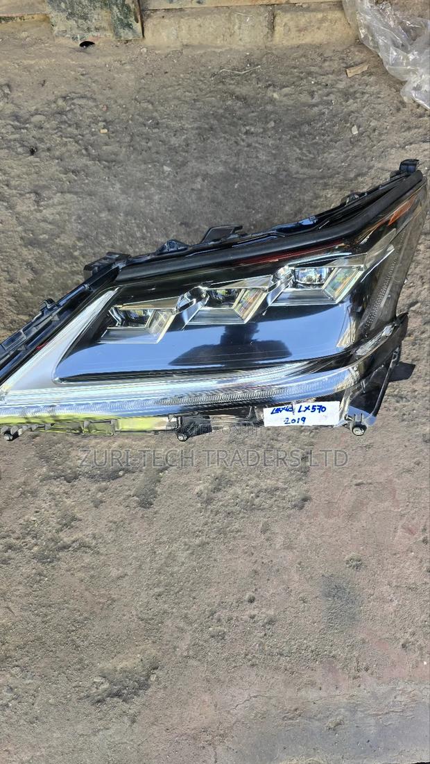 Lexus 570 Headlight - main view