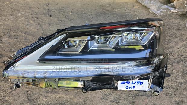 Lexus 570 Headlight - thumbnail 4