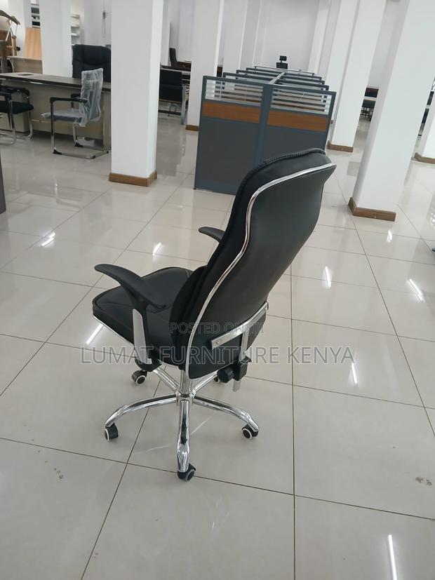 Modern Executive Desk Chair - thumbnail 3