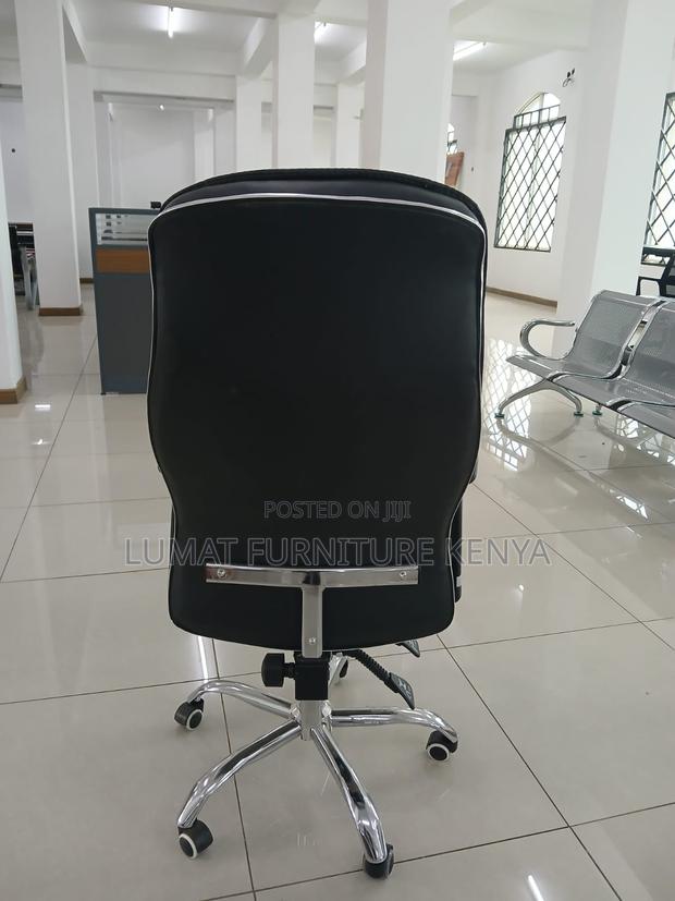 Modern Executive Desk Chair - thumbnail 4