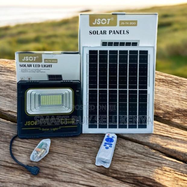 Waterproof Casing Ip66 200w Watts High Power Led Solar Flood Light - main view