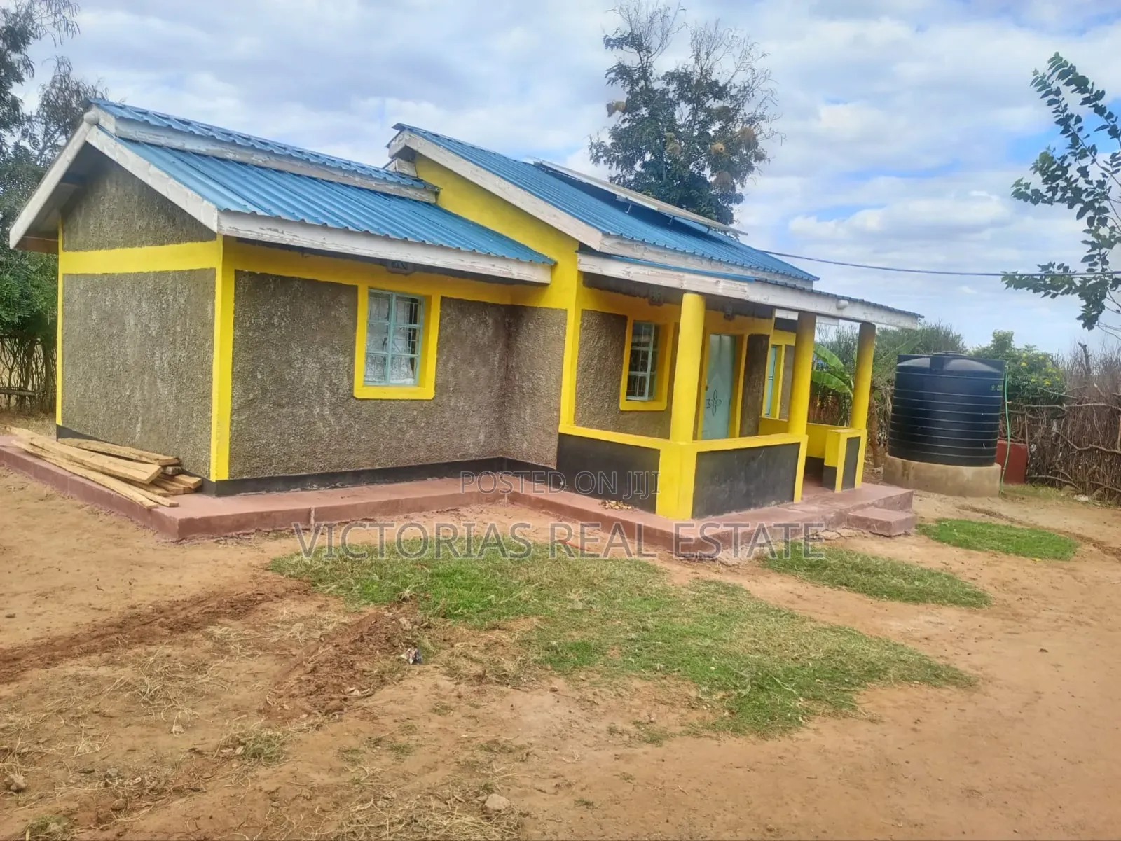 2 Bedroom Home,Separate Kitchen and 2 Other Single Room for Sale