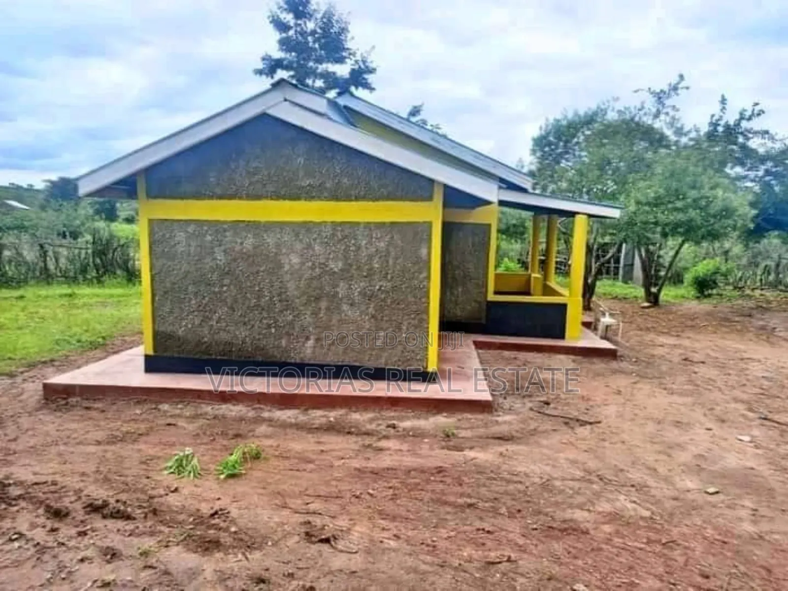 2 Bedroom Home,Separate Kitchen and 2 Other Single Room for Sale
