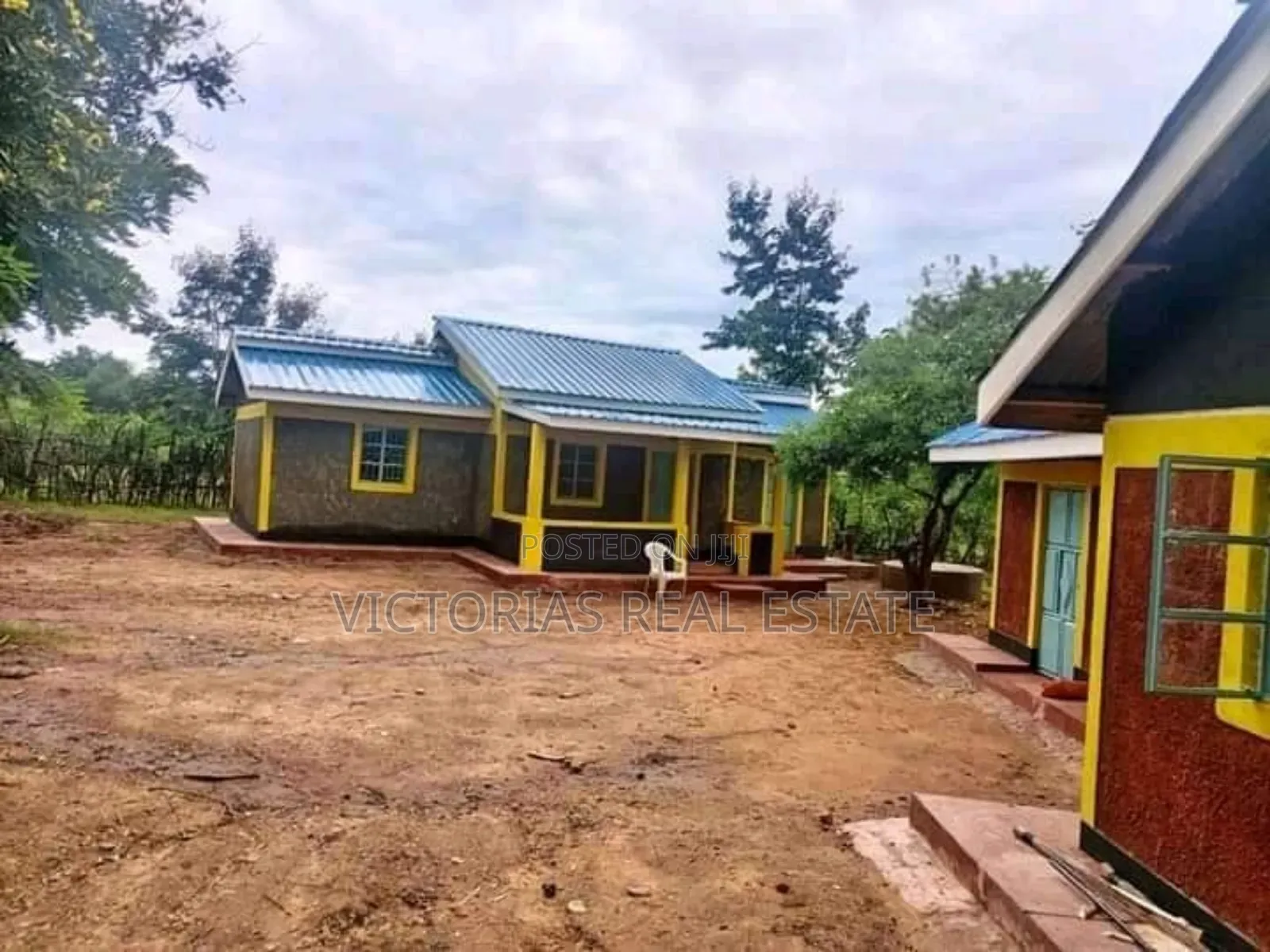 2 Bedroom Home,Separate Kitchen and 2 Other Single Room for Sale