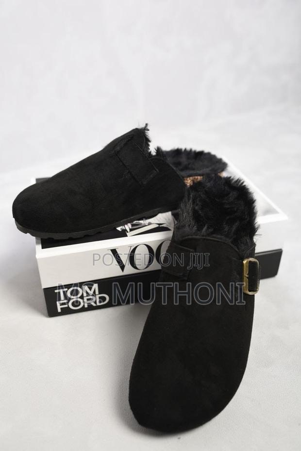 Black Suede Clogs With a Fur Lining and Buckle Detail,