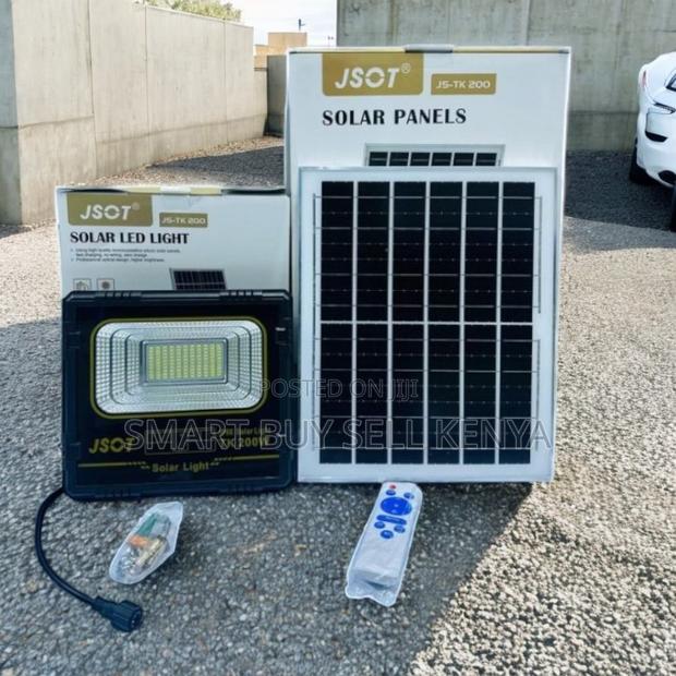 Large Battery Ip66 200w Watts High Power Led Solar Flood Light - main view