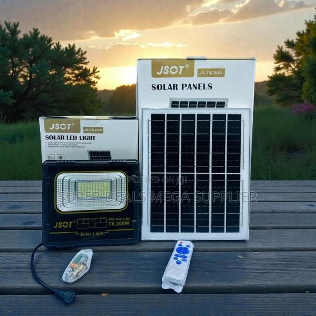 High Brightness Ip66 Dusk to Dawn 200w High Power Led Solar Floodlight