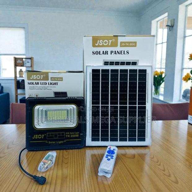 Reliable Quality Ip66 Dusk to Dawn 200w High Power Solar Flood Light