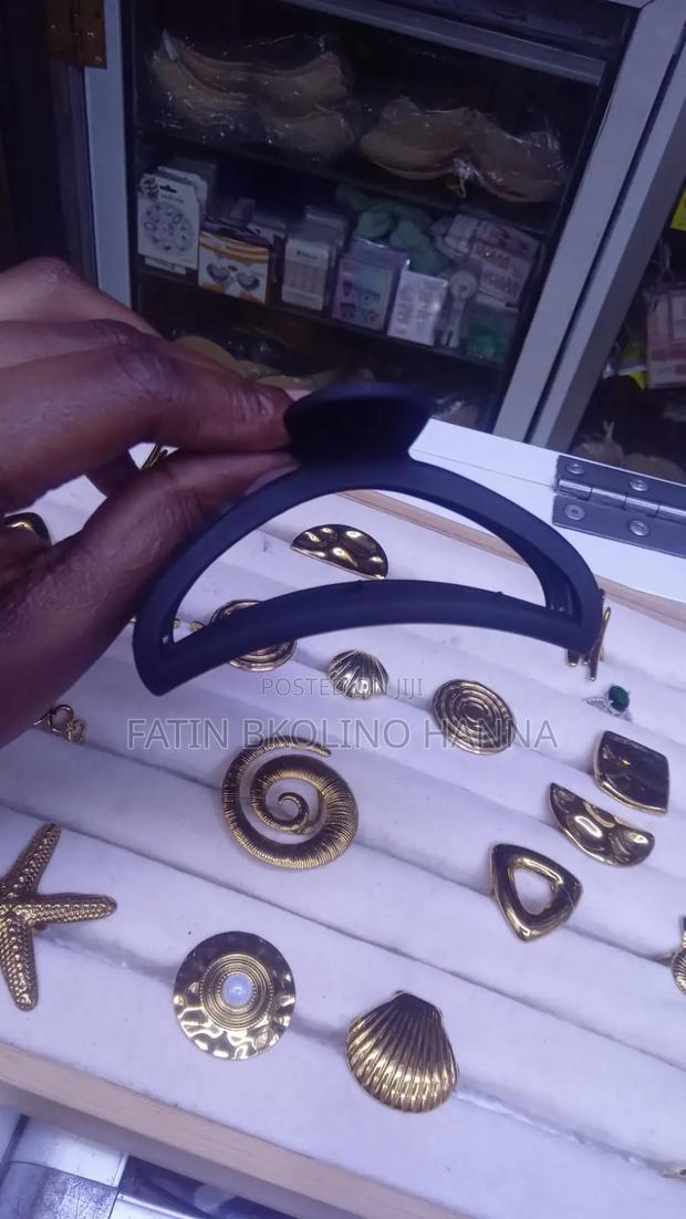 Black Hair Claws - main view