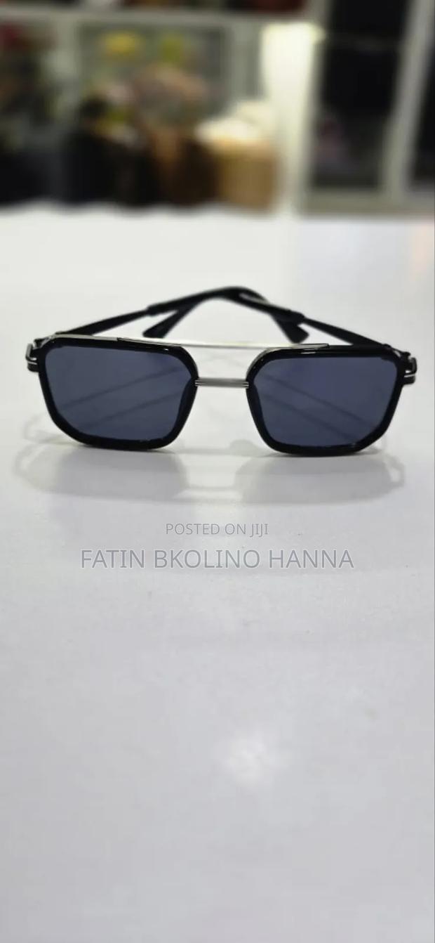 Louis Vuitton Shades / Sunglass - main view