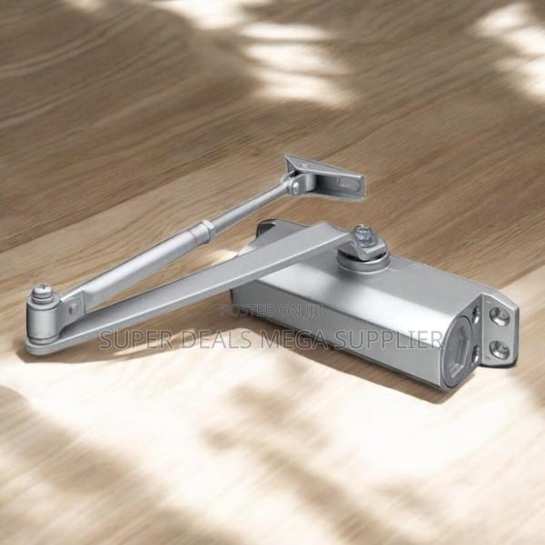 Adjustable Automatic Door Closing Device for Safety and Convenience