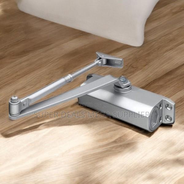 Automatic Adjustable Door Closure Device for Secure Door Control