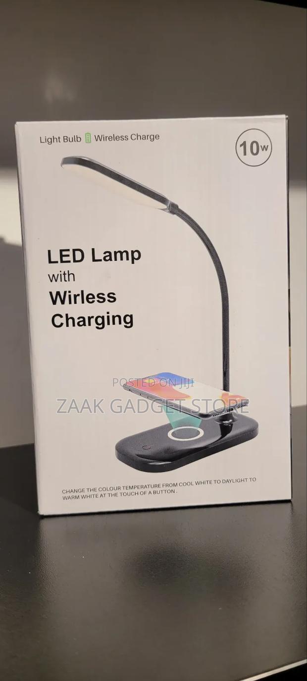 Led Lamp With a Wireless Charging Base - main view