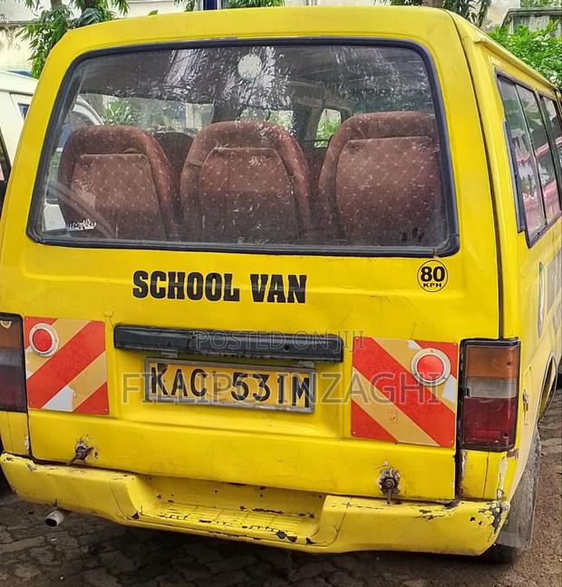 Nissan Caravan (Urvan) 1994 Yellow - thumbnail 2