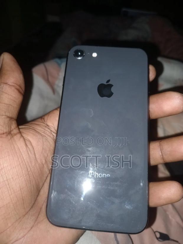 Apple iPhone 8 64 GB Gray - thumbnail 3