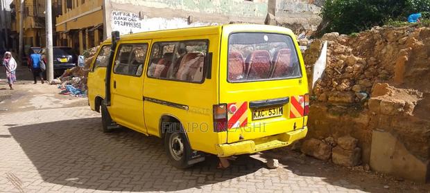 Nissan Caravan (Urvan) 1994 Yellow - thumbnail 5