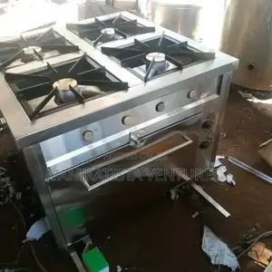 4 Burner Cooker With Inbuilt Commercial Oven, Pizza Oven
