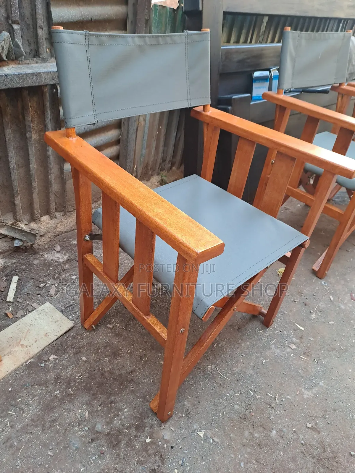 2 Foldable Camp Chairs Table