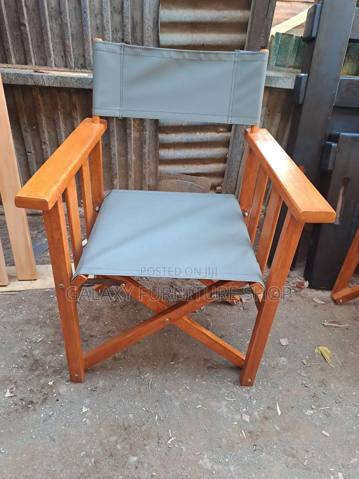 2 Foldable Camp Chairs Table
