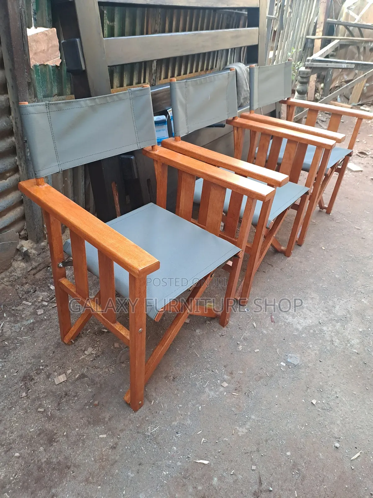 2 Foldable Camp Chairs Table