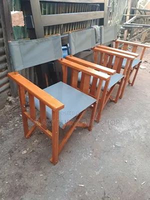 2 Foldable Camp Chairs Table