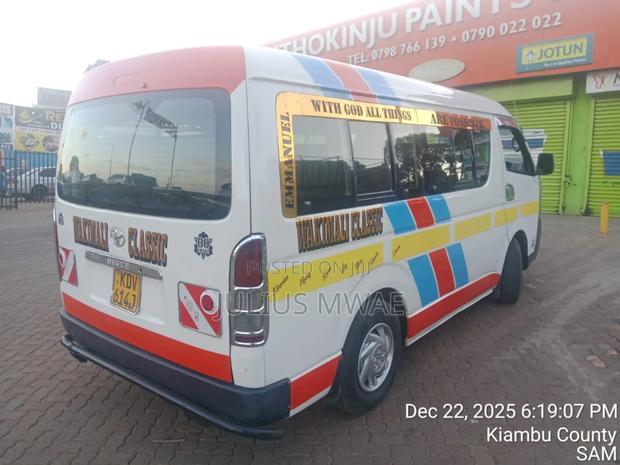 Toyota Grand HiAce 2015 White - thumbnail 2