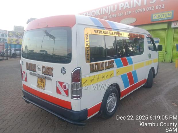 Toyota Grand HiAce 2015 White - thumbnail 3