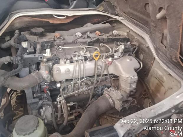 Toyota Grand HiAce 2015 White - thumbnail 7