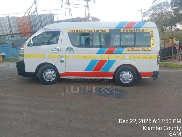 Toyota Grand HiAce 2015 White - thumbnail 9