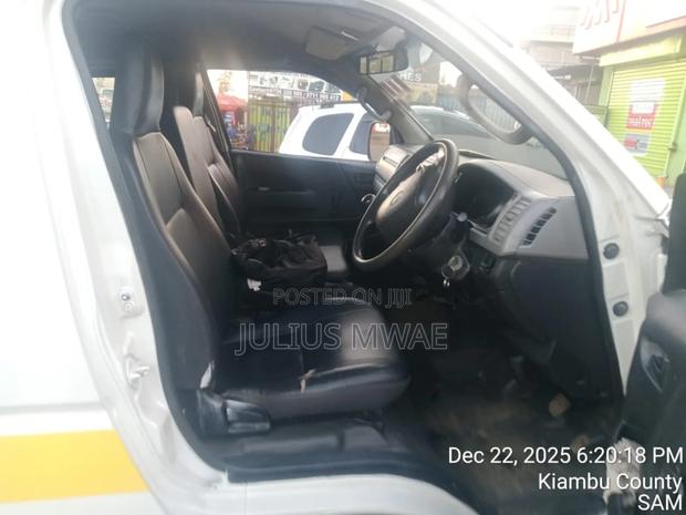 Toyota Grand HiAce 2015 White - thumbnail 11