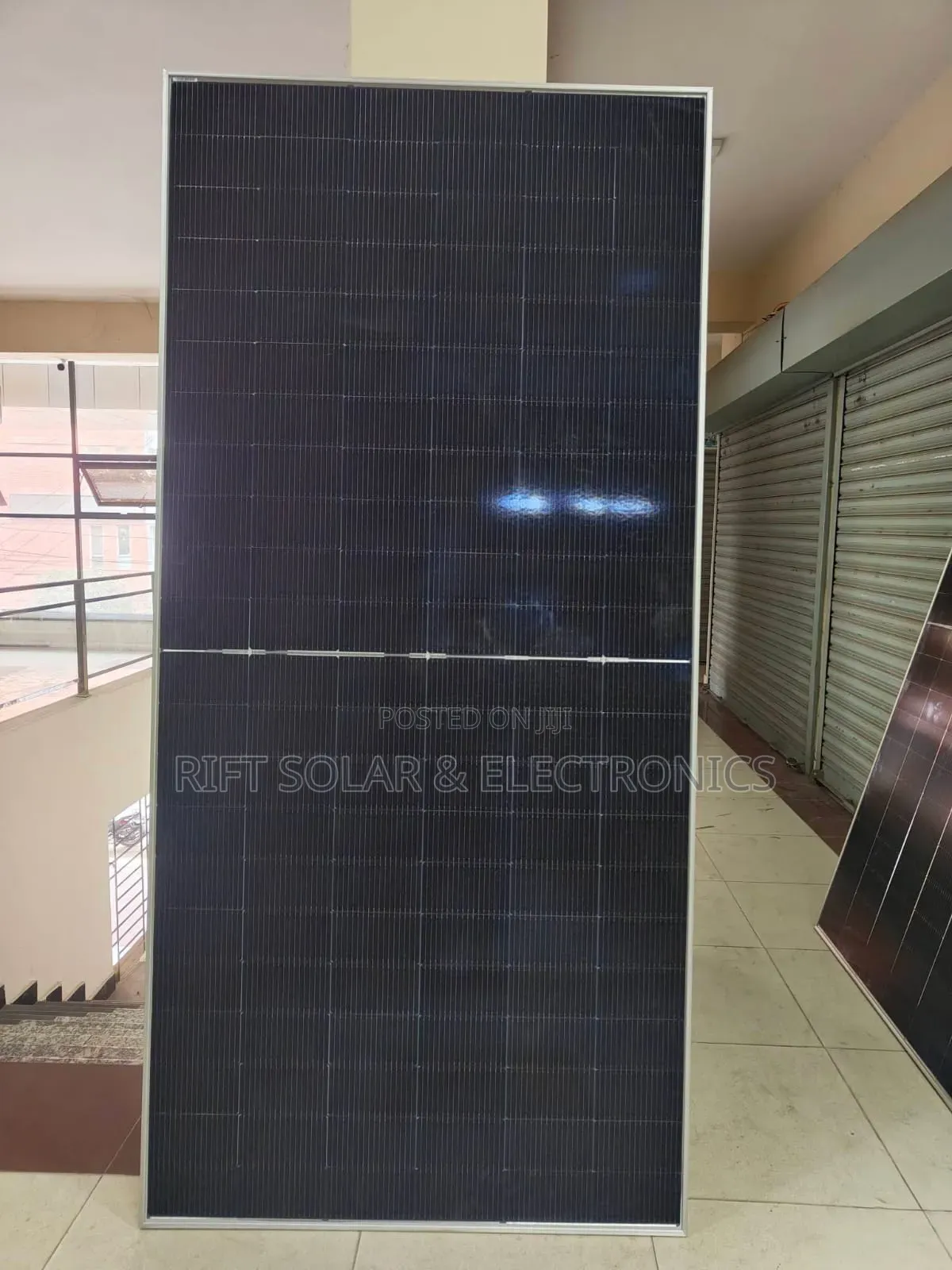 New Tech 615 Watts Jinko Monocrystalline Halfcell Bifacial All Weather