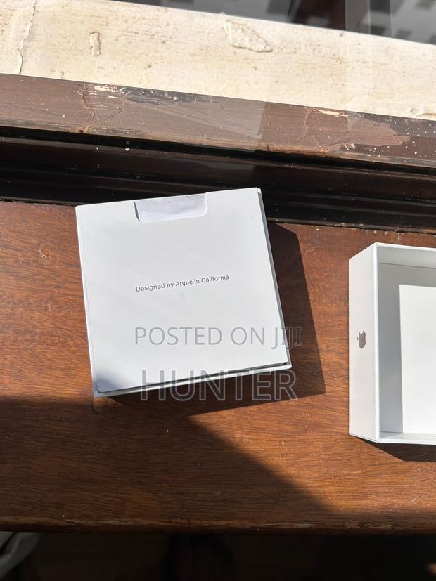 Original Apple Airpods 2 – Clean Sound, Barely Used - thumbnail 2