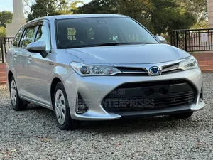 Toyota Corolla Fielder 1.5 Hybrid FWD 2018 Silver